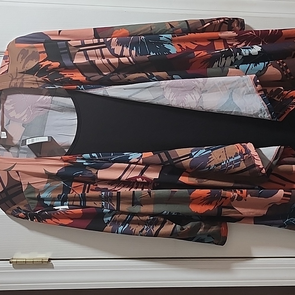 New with tags 2 in 1 avenue top size 22/24